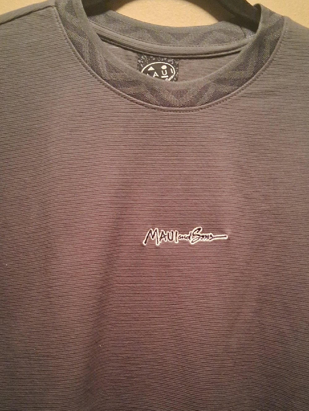 Maui and Sons Charcoal Crewneck SS tshirt with Black & White Logo Xl